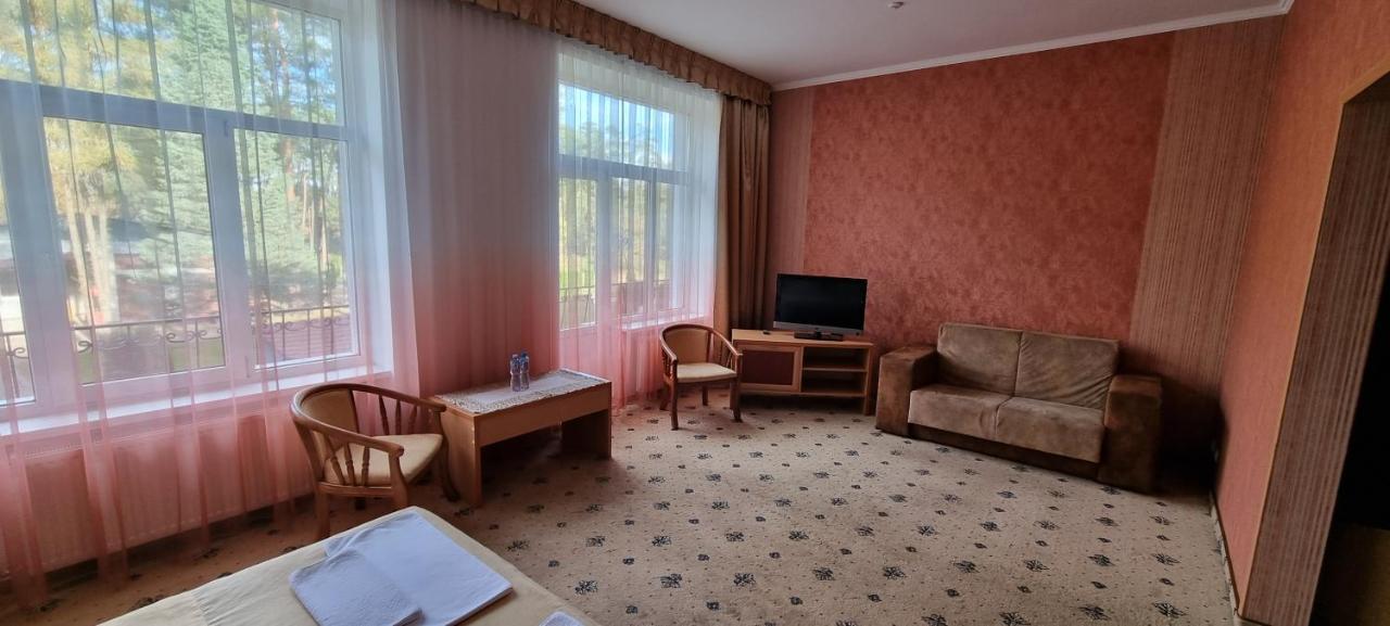 Готельно-Ресторанний Комплекс Три Бобри Lytovezh ภายนอก รูปภาพ